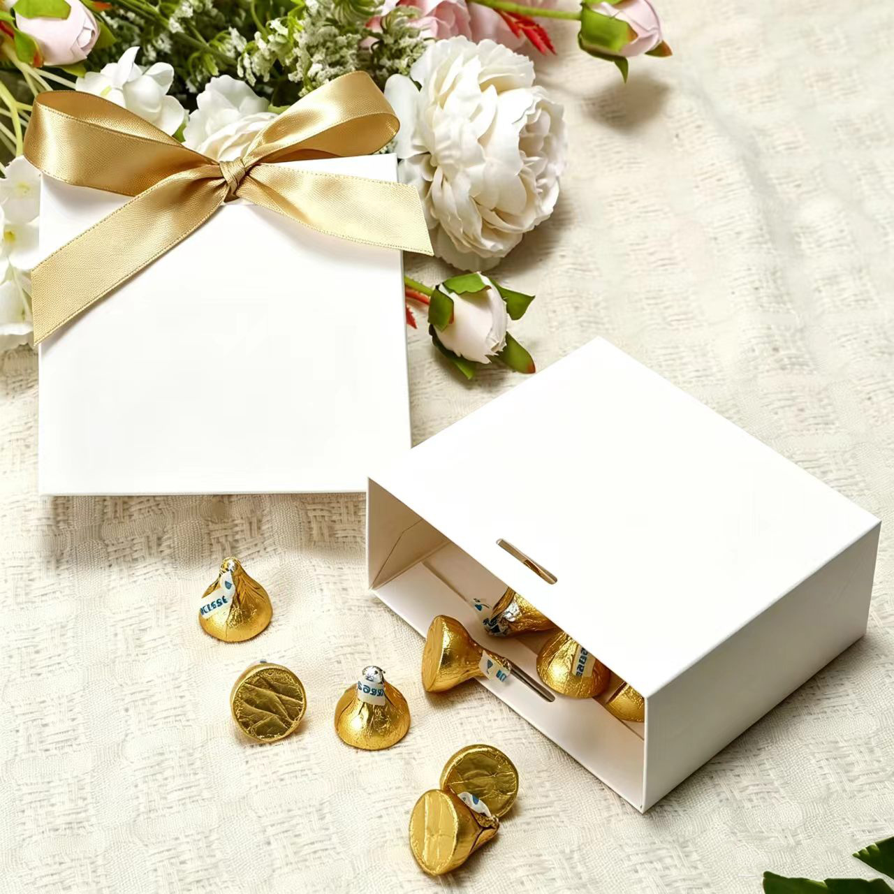 kraft paper hand held gift box with ribbon, suitable for chocolate, candies, wedding favor boxes, gifts for weddings, birthday parties and small gift bags kraft paper hand held gift box with ribbon, suitable for chocolate, candies, wedding favor boxes, gifts for weddings, birthday parties and small gift bags