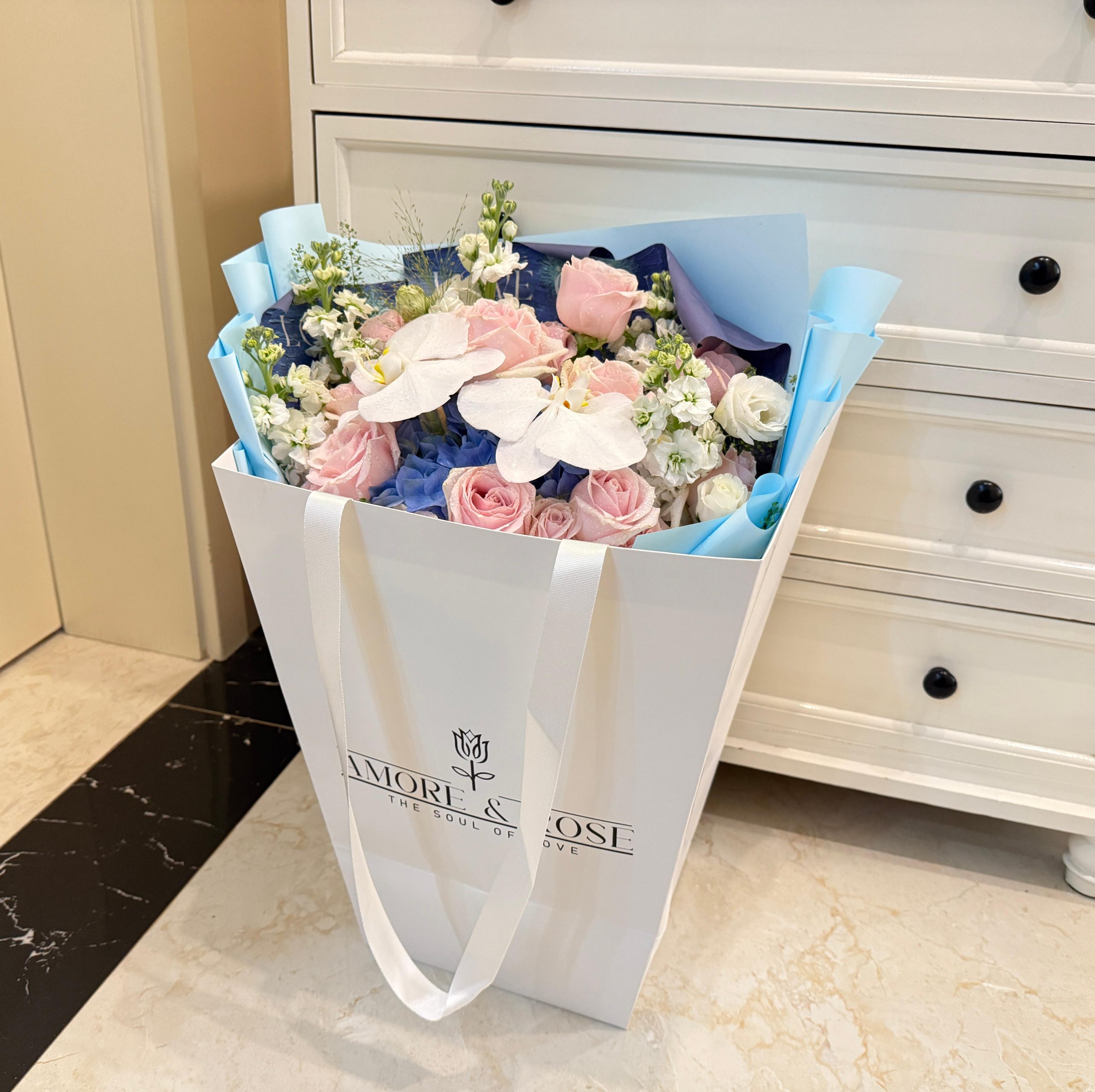 high end ins style flower handbags, customizable logo bouquet packaging bags, large trapezoidal gift bags high end ins style flower handbags, customizable logo bouquet packaging bags, large trapezoidal gift bags