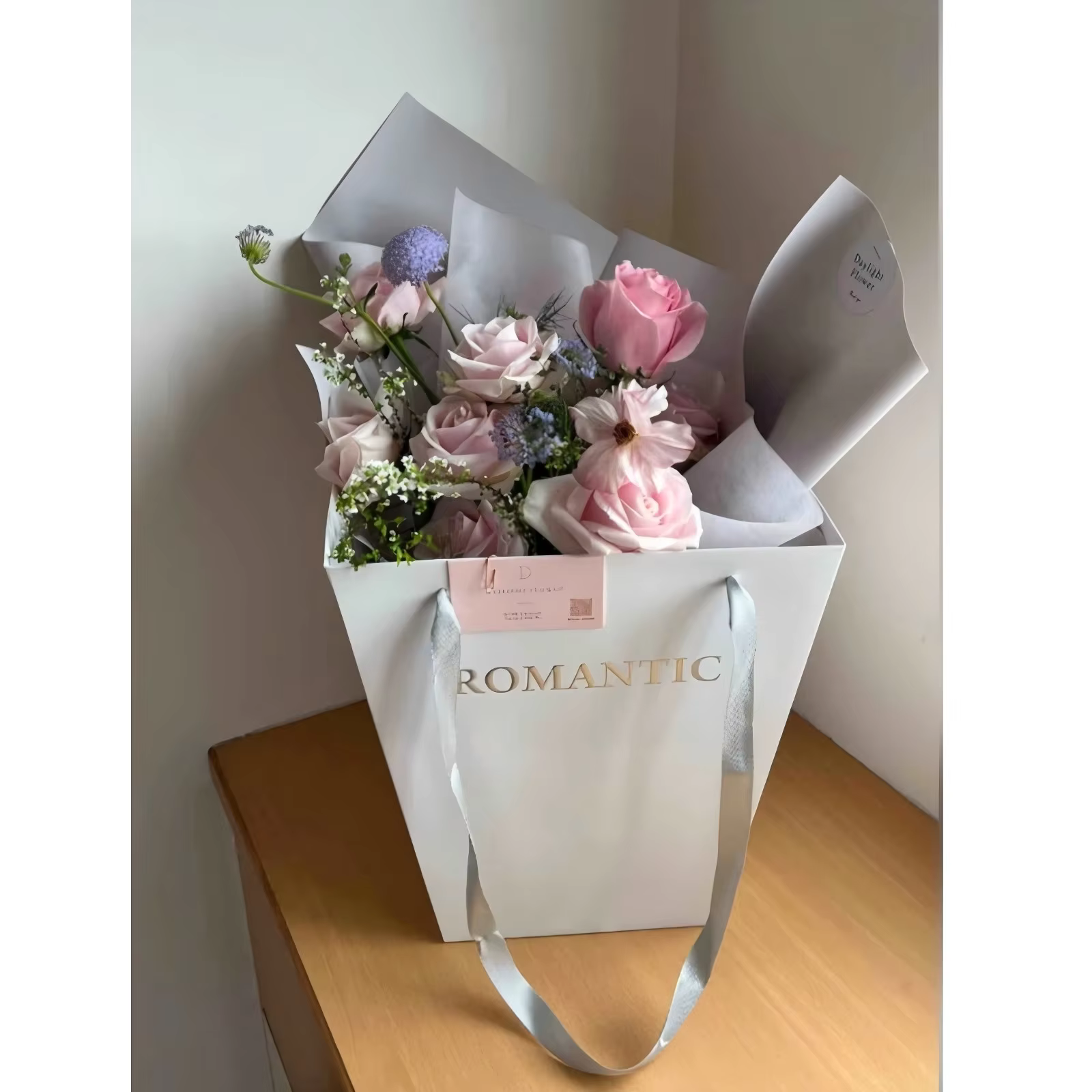 high end ins style flower handbags, customizable logo bouquet packaging bags, large trapezoidal gift bags high end ins style flower handbags, customizable logo bouquet packaging bags, large trapezoidal gift bags